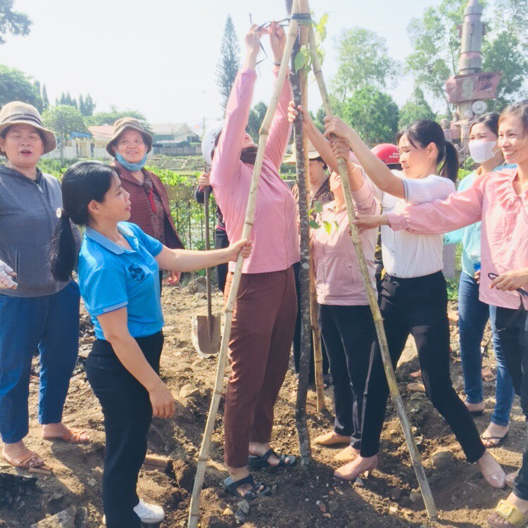 UBND xã Ea Phê tổ chức phát động trồng cây chào mừng kỷ niệm 133 năm ngày sinh Chủ tịch Hồ Chí Minh (19/05/1890 – 19/5/2023)
